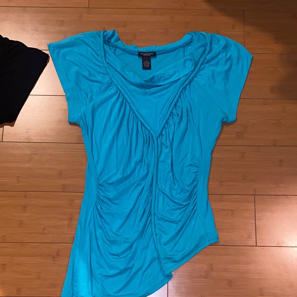 Aquamarine teal top

💙 bundle eligible